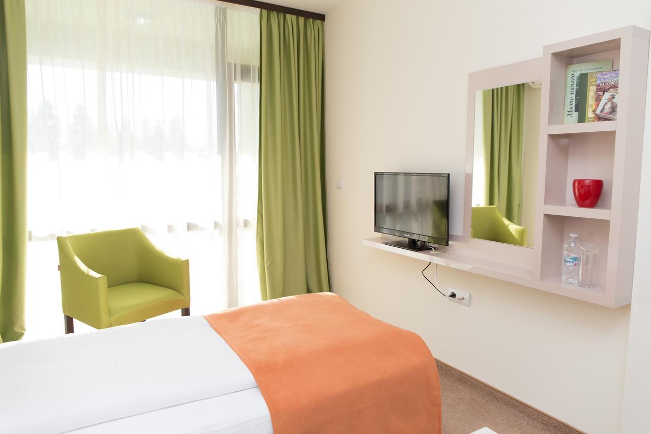 Hotel-Clinic Dr. Gechevi พาเวลบันยา ภายนอก รูปภาพ