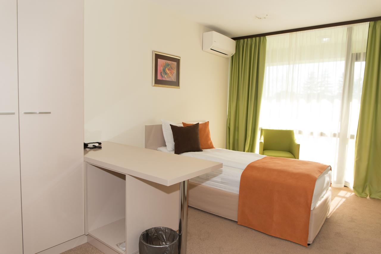 Hotel-Clinic Dr. Gechevi พาเวลบันยา ภายนอก รูปภาพ