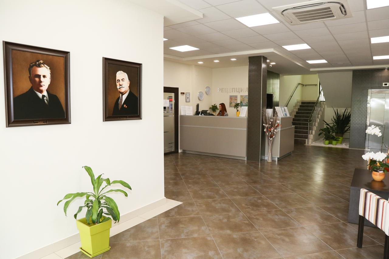 Hotel-Clinic Dr. Gechevi พาเวลบันยา ภายนอก รูปภาพ