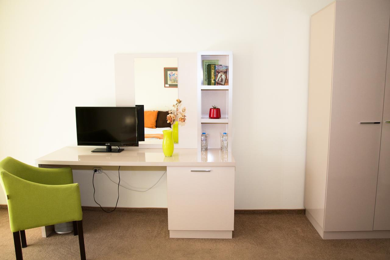 Hotel-Clinic Dr. Gechevi พาเวลบันยา ภายนอก รูปภาพ
