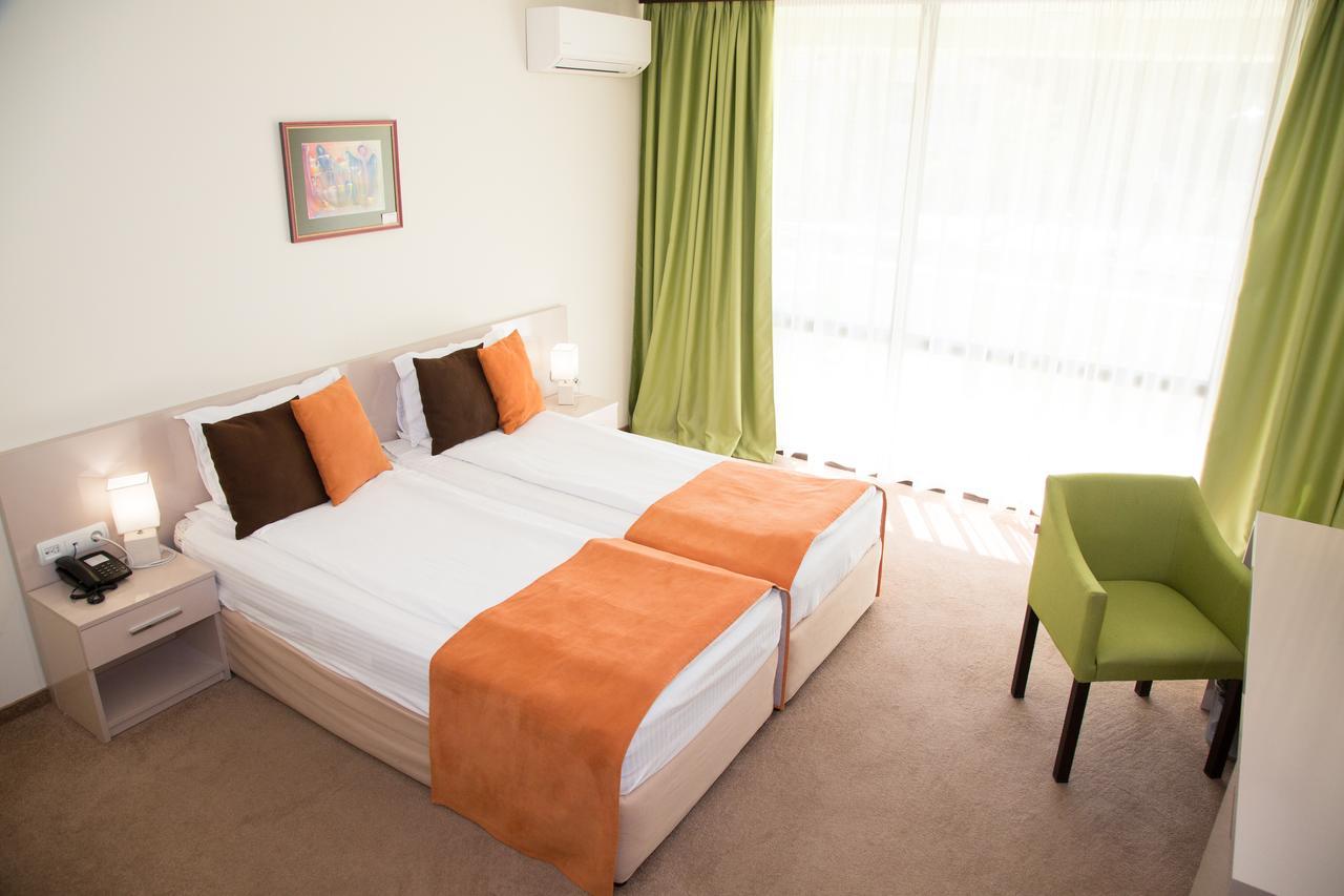 Hotel-Clinic Dr. Gechevi พาเวลบันยา ภายนอก รูปภาพ