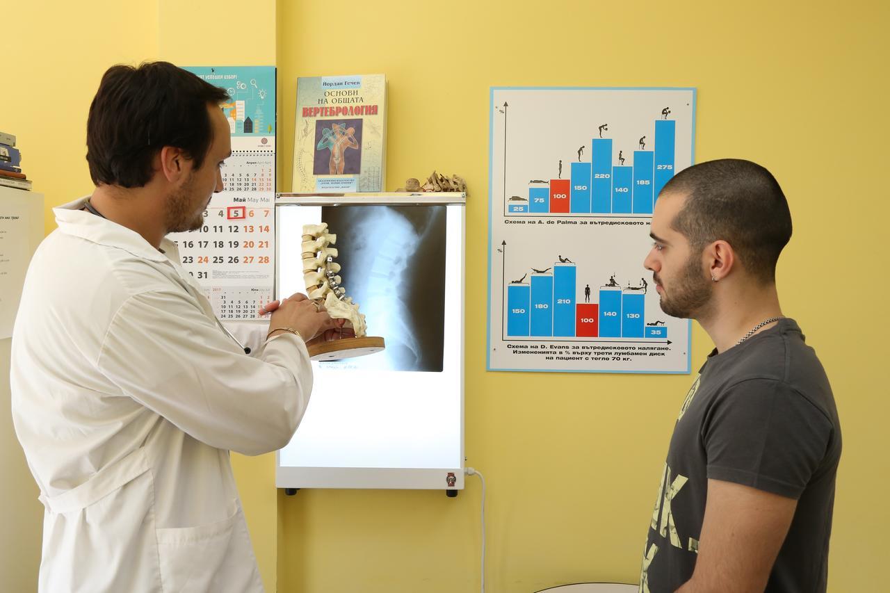 Hotel-Clinic Dr. Gechevi พาเวลบันยา ภายนอก รูปภาพ