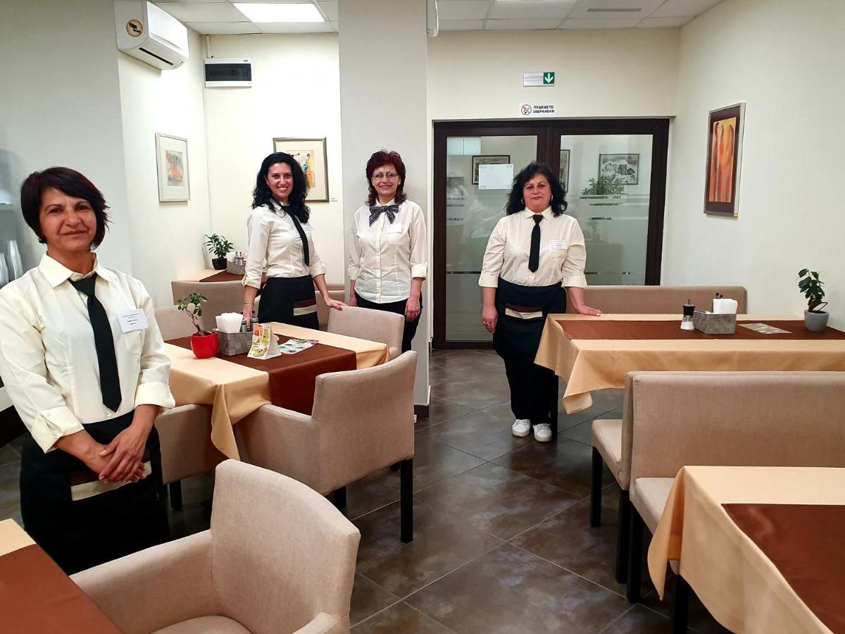 Hotel-Clinic Dr. Gechevi พาเวลบันยา ภายนอก รูปภาพ